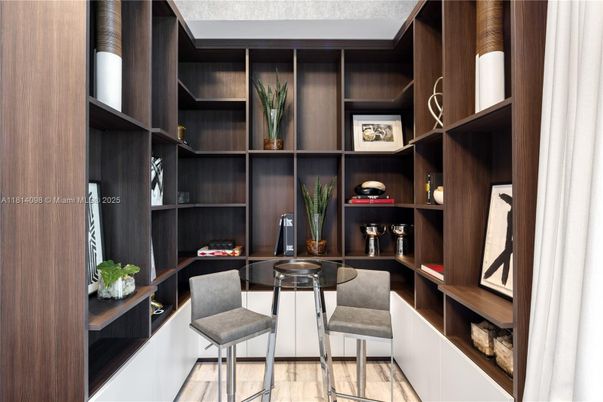 Home Office, Interior