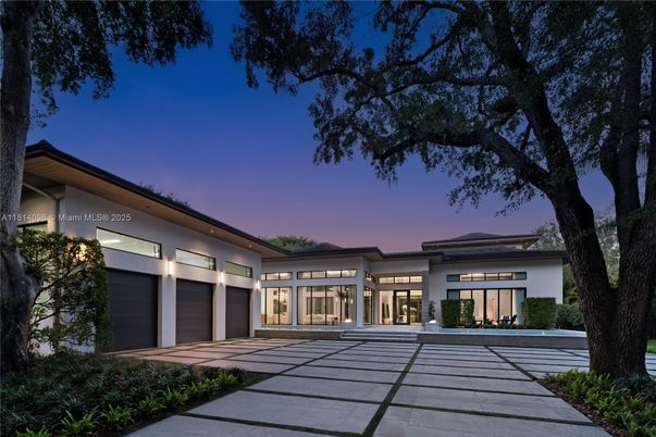 Attached, Exterior, Facade, Modern
