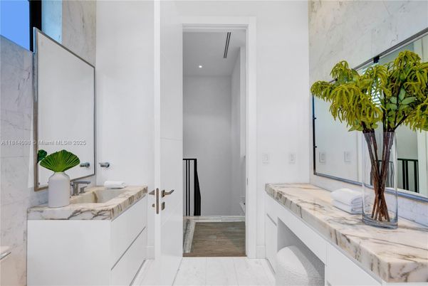 Bathroom, Interior, Marble, Marble Walls, Recessed Lighting