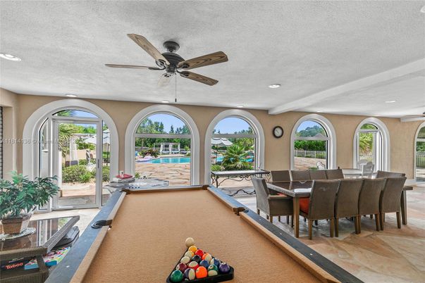 Dining room, Interior, Recessed Lighting
