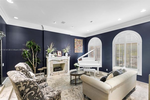 Fireplace, Interior, Living room, Piano, Recessed Lighting