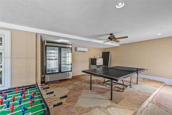 Game Room, Interior, Recessed Lighting