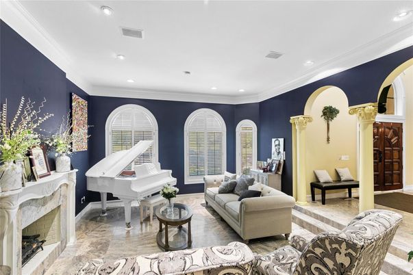 Fireplace, Interior, Living room, Piano, Recessed Lighting