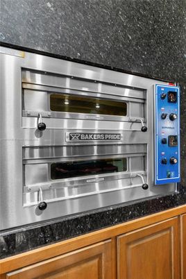 Interior, Stainless Steel Appliances