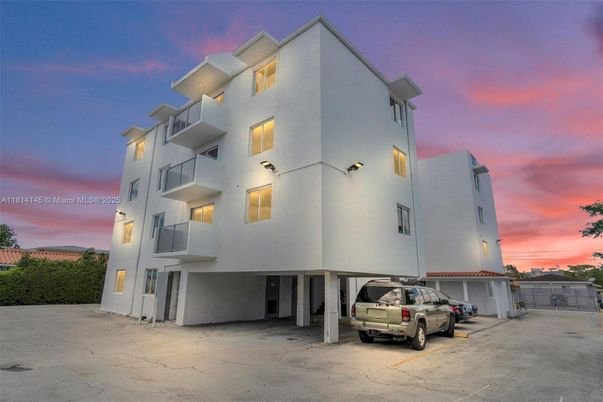 Attached, Exterior, Facade, Modern