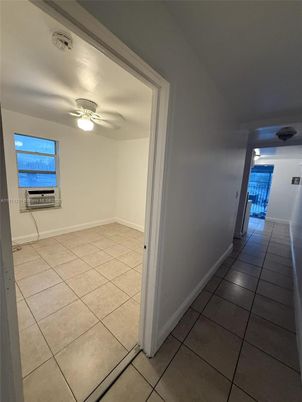 Empty room, Interior, Water