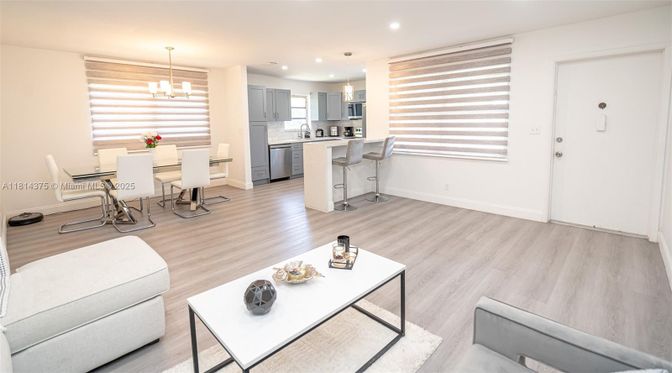 Dining room, Interior, Kitchen, Pendant Lights, Recessed Lighting, Wood Texture Flooring