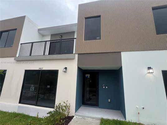 Exterior, Facade, Modern