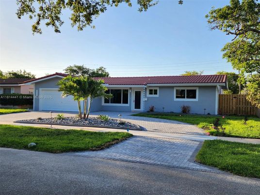 Attached, Exterior, Facade, Ranch