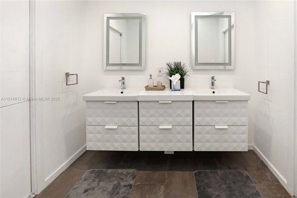 Bathroom, Dual Sink Vanities, Interior