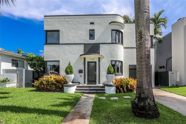 Exterior, Facade, Spanish Mediterranean