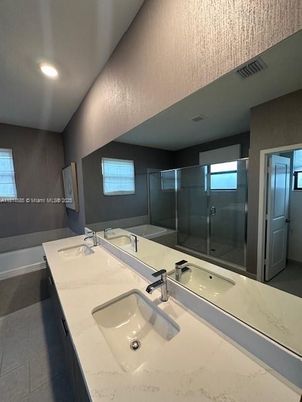 Bathroom, Dual Sink Vanities, Interior, Recessed Lighting
