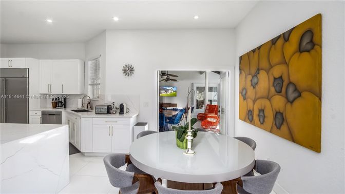 Dining room, Interior, Kitchen, Recessed Lighting, Stainless Steel Appliances