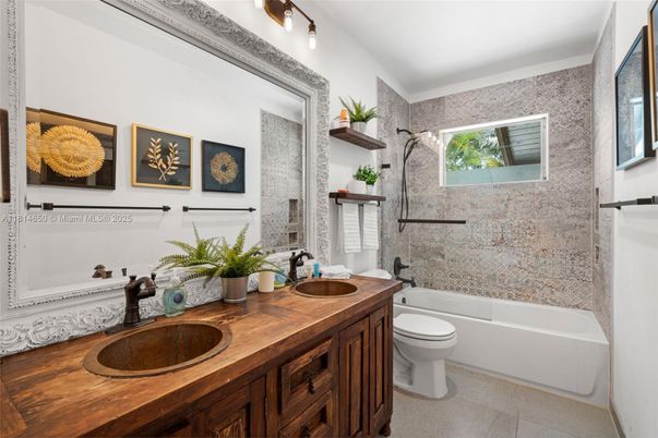 Bathroom, Dual Sink Vanities, Interior