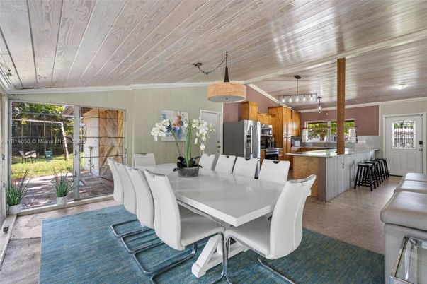 Dining room, Interior, Kitchen, Pendant Lights, Recessed Lighting, Stainless Steel Appliances