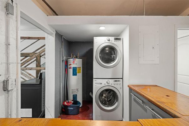 Interior, Recessed Lighting, Utility Closets, Washer