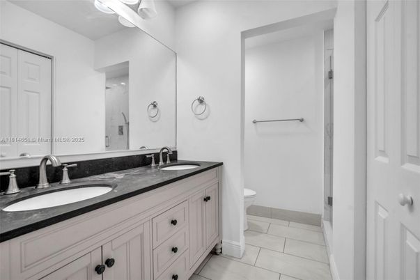 Bathroom, Dual Sink Vanities, Interior