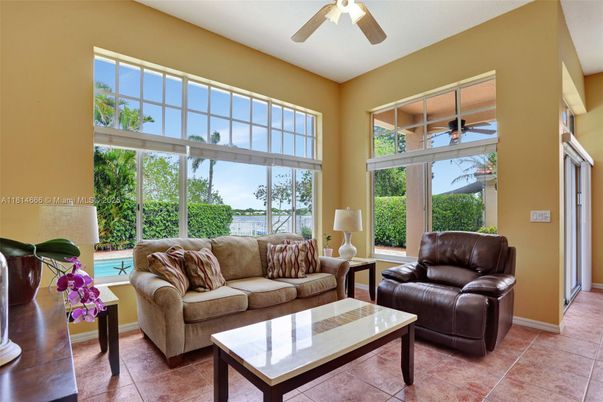 Interior, Living room, Sun Room, Water