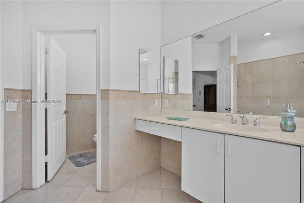 Bathroom, Interior, Recessed Lighting