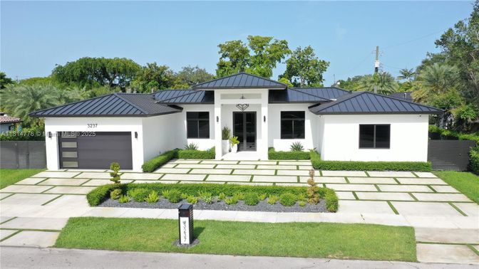 Attached, Exterior, Facade, Ranch
