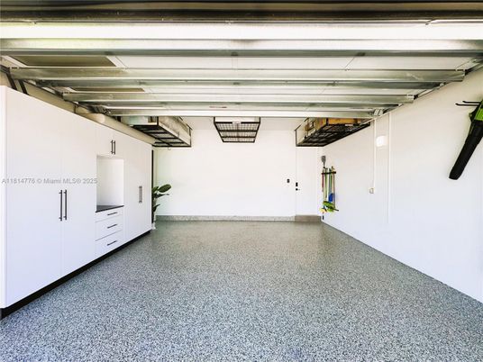 Garage, Interior