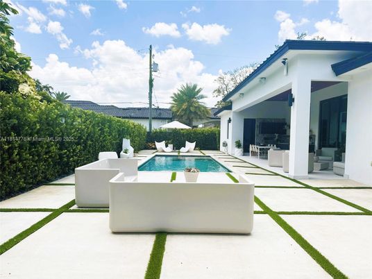 Exterior, Pool