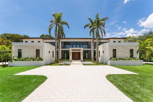 Backyard, Exterior, Facade, Modern