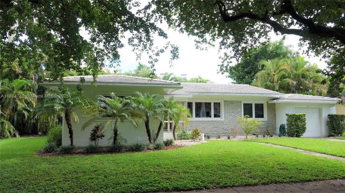 Attached, Exterior, Facade, Ranch