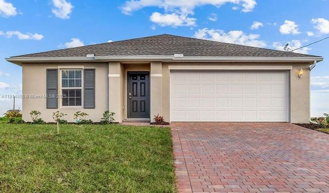 Attached, Exterior, Facade, Ranch