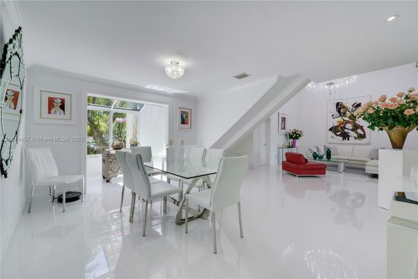 Dining room, Interior, Recessed Lighting