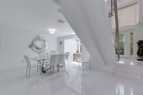 Dining room, Interior