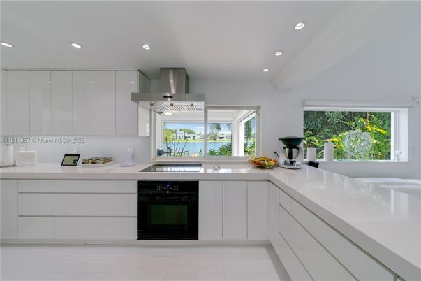Interior, Kitchen, Recessed Lighting, Water