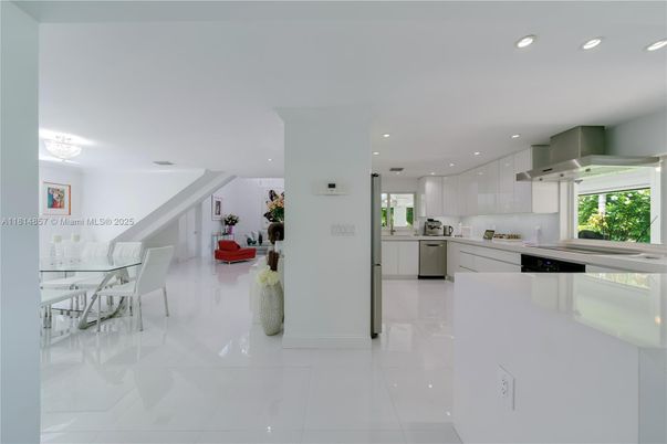 Dining room, Interior, Kitchen, Recessed Lighting