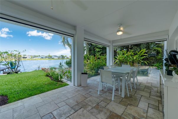Interior, Sun Room, Water
