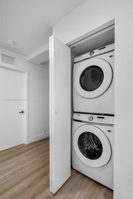 Interior, Utility Closets, Washer, Wood Texture Flooring