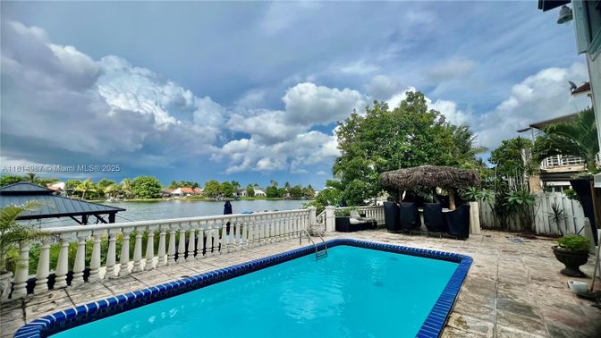Exterior, Pool, Water