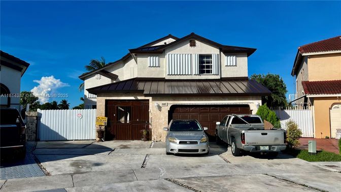 Attached, Exterior, Facade, Farmhouse