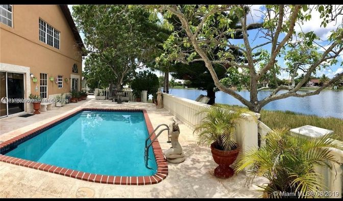 Exterior, Pool, Water