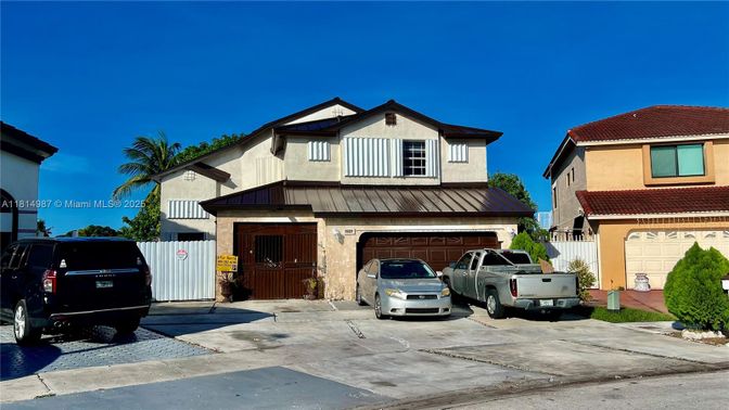 Attached, Exterior, Facade, Farmhouse