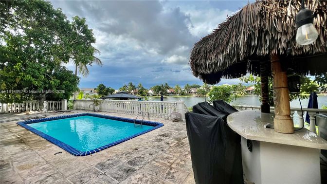 Exterior, Pool, Water