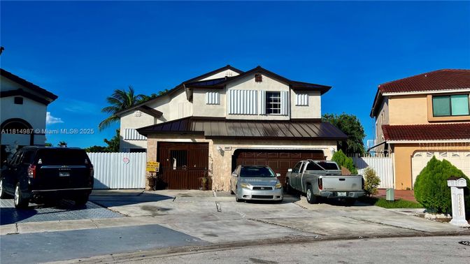 Attached, Exterior, Facade, Farmhouse