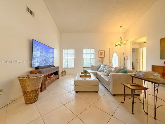 Chandelier, Interior, Living room