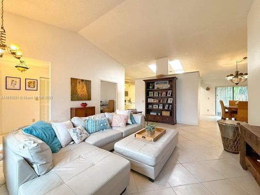 Chandelier, Dining room, Interior, Living room