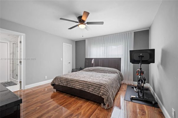 Bedroom, Fitness Equipment, Interior, Wood Texture Flooring