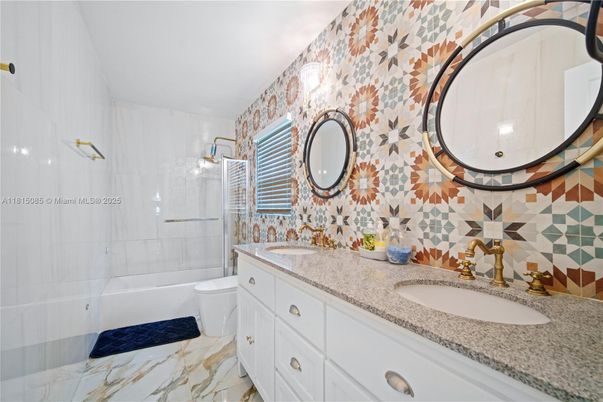 Bathroom, Dual Sink Vanities, Interior