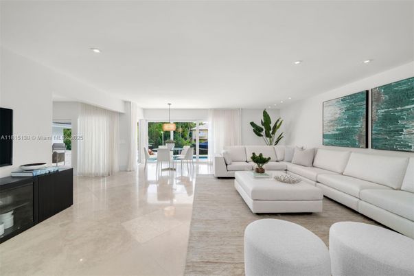 Dining room, Interior, Living room, Pendant Lights, Recessed Lighting