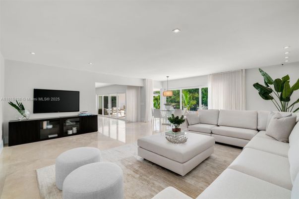Interior, Living room, Pendant Lights, Recessed Lighting