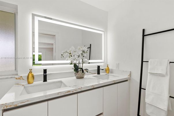 Bathroom, Dual Sink Vanities, Interior