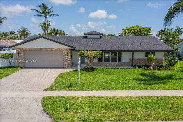 Attached, Exterior, Facade, Ranch