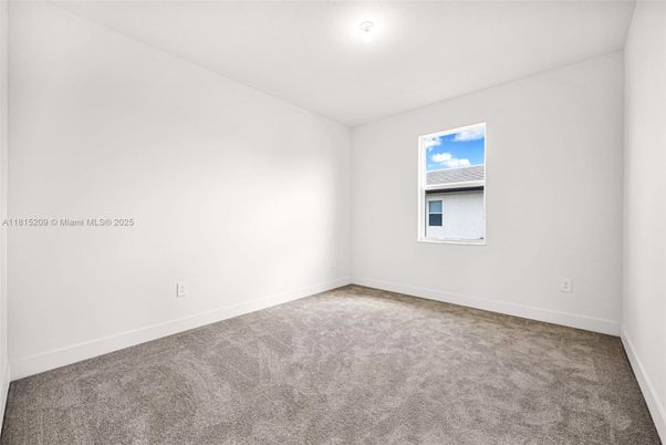Empty room, Interior